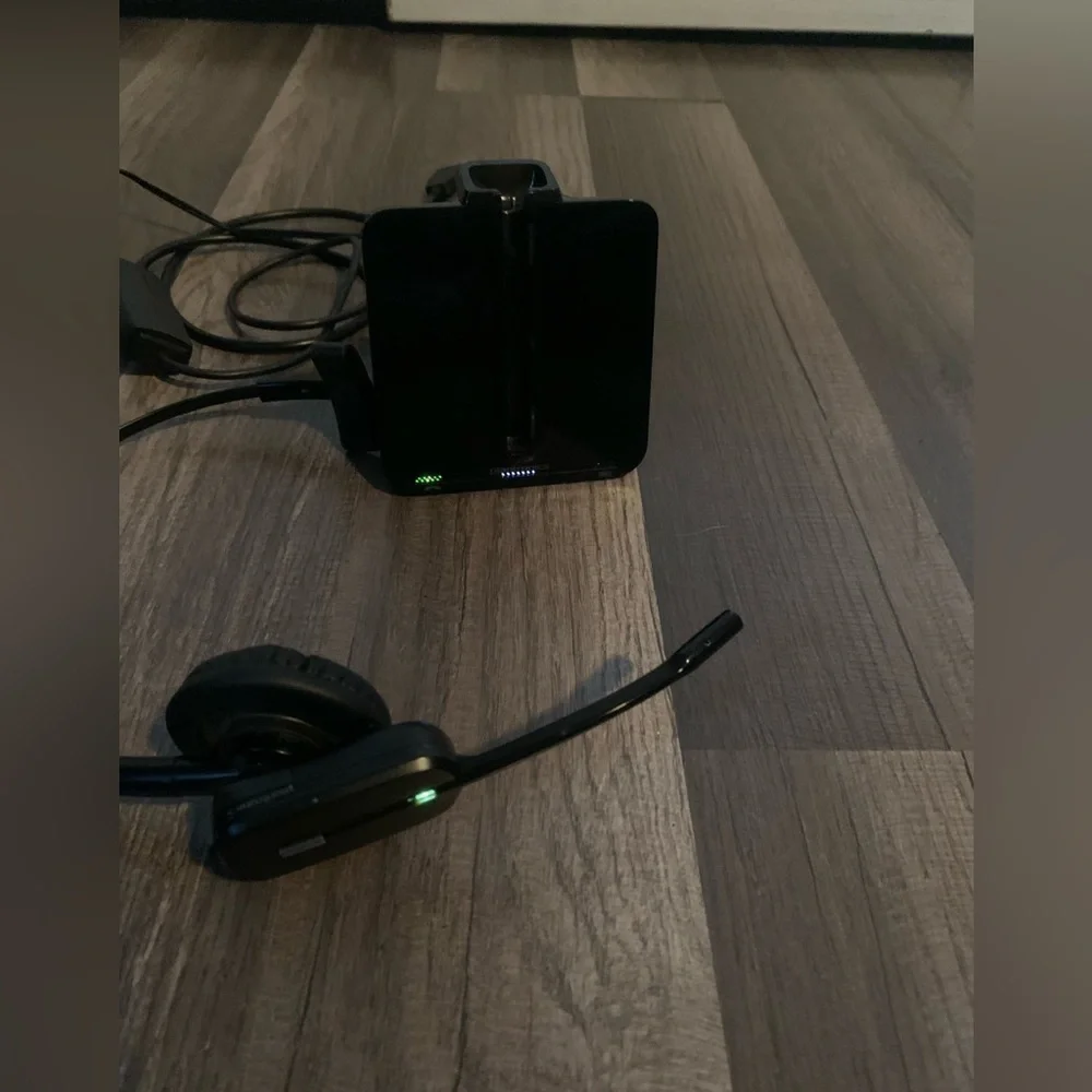 PLANTRONICS c054a wireless headset, USB and power cord included, works fine.